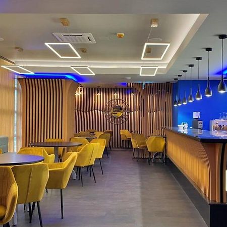 Hotel Condor Тулча Экстерьер фото