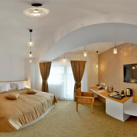Hotel Condor Тулча Экстерьер фото