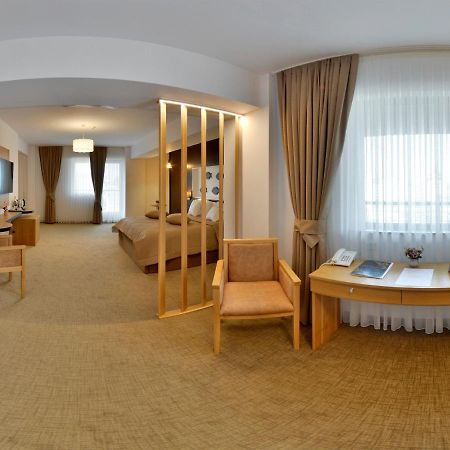 Hotel Condor Тулча Экстерьер фото