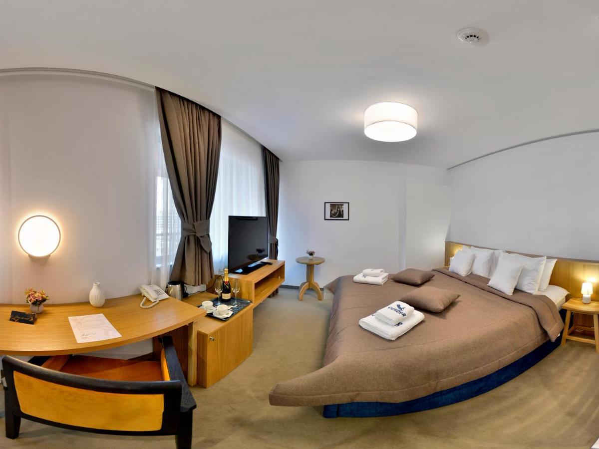 Hotel Condor Тулча Экстерьер фото